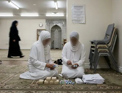 Bathing, Resting, and Changing Garments During Ihram